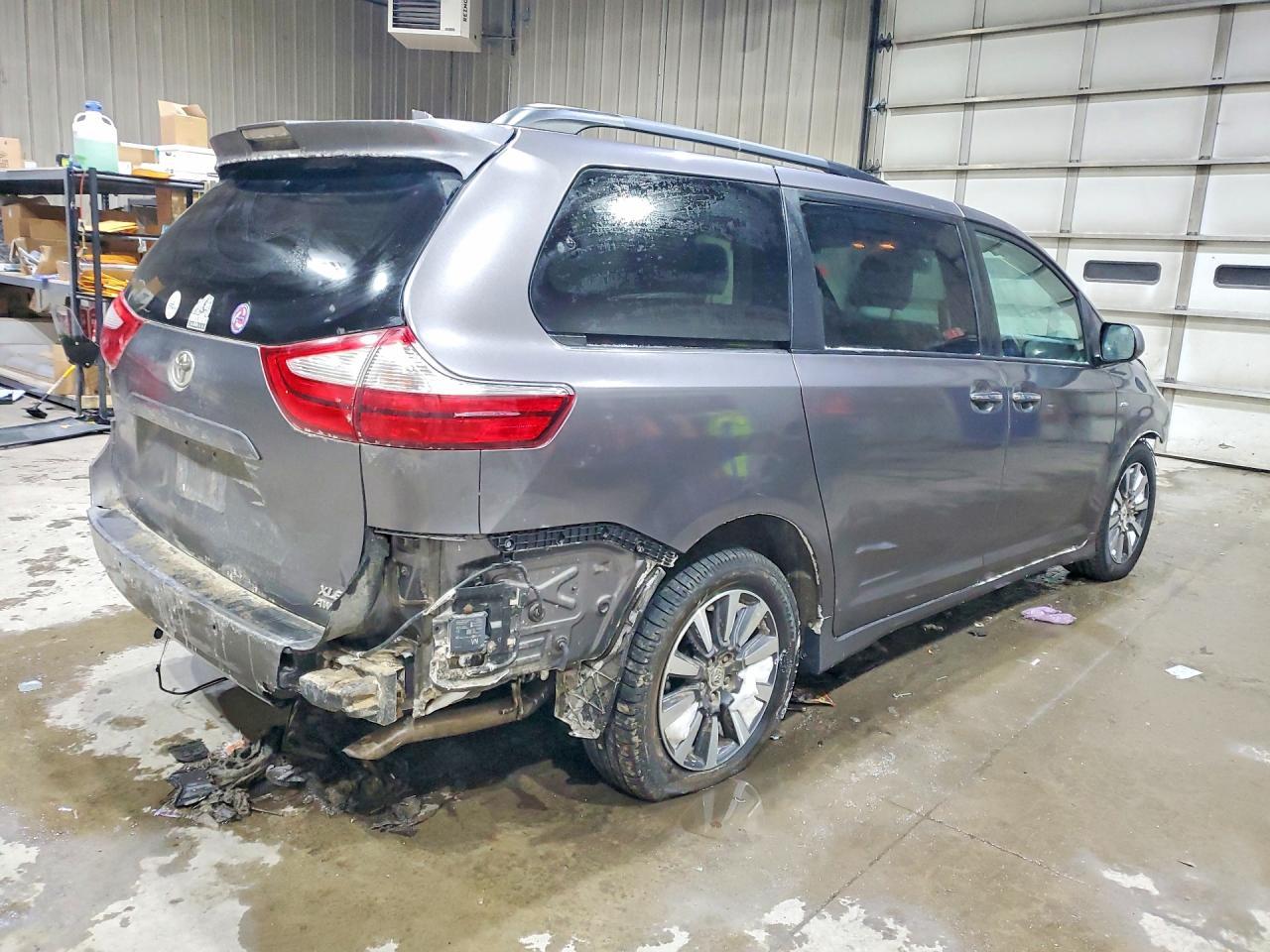 2019 TOYOTA SIENNA