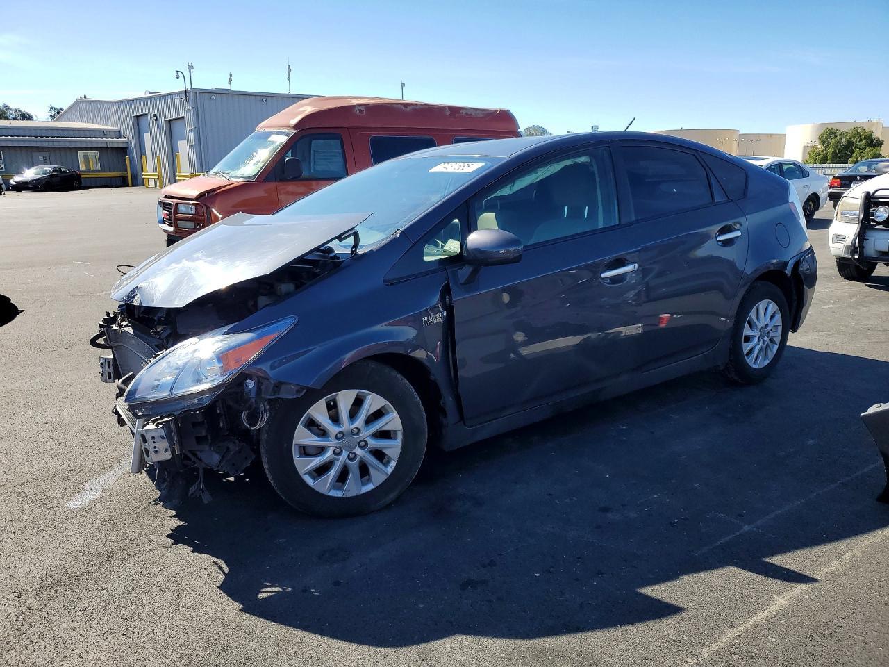 2014 TOYOTA Prius Plug-In