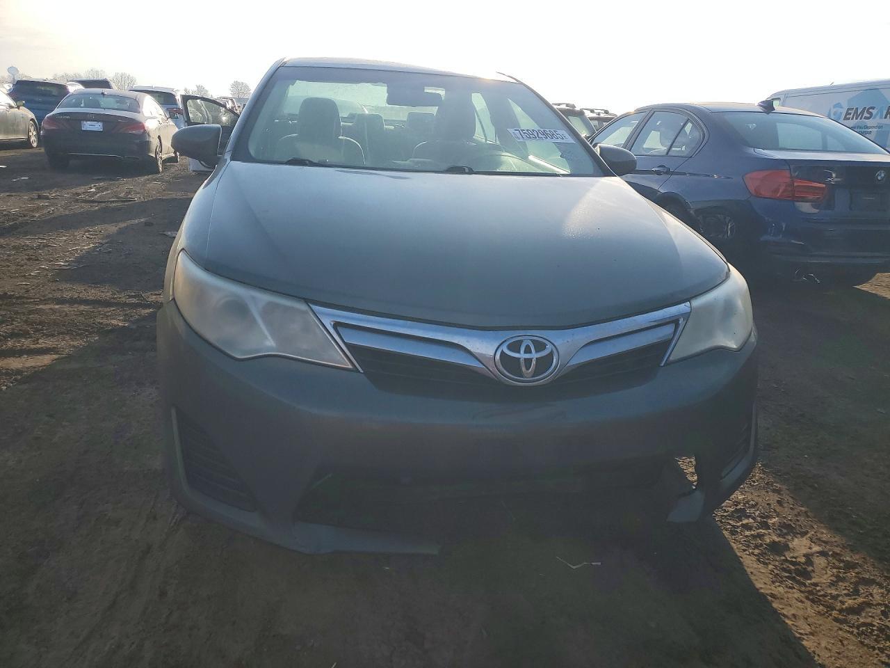 2014 TOYOTA CAMRY