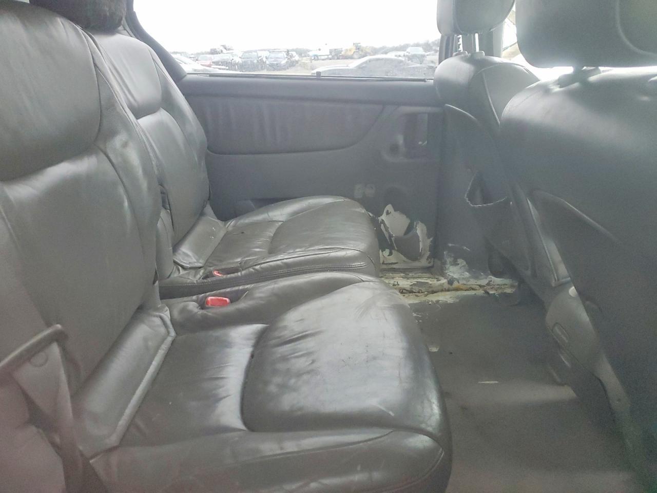 2004 TOYOTA SIENNA