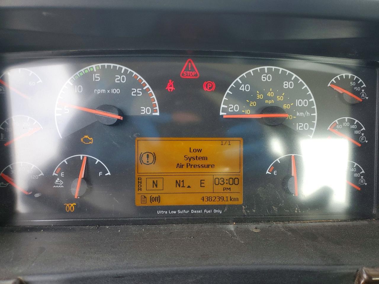 2015 VOLVO VHD