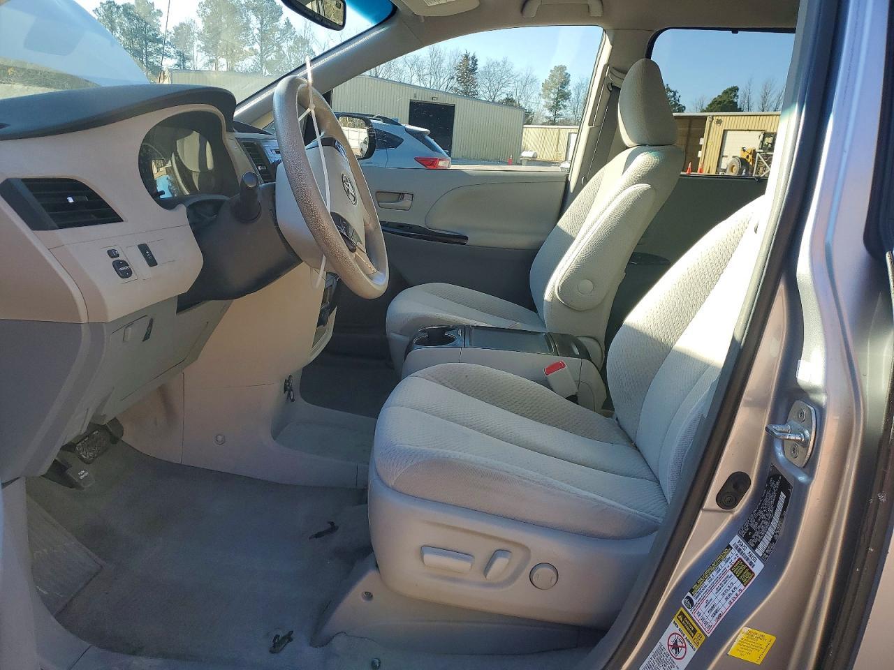 2012 TOYOTA SIENNA