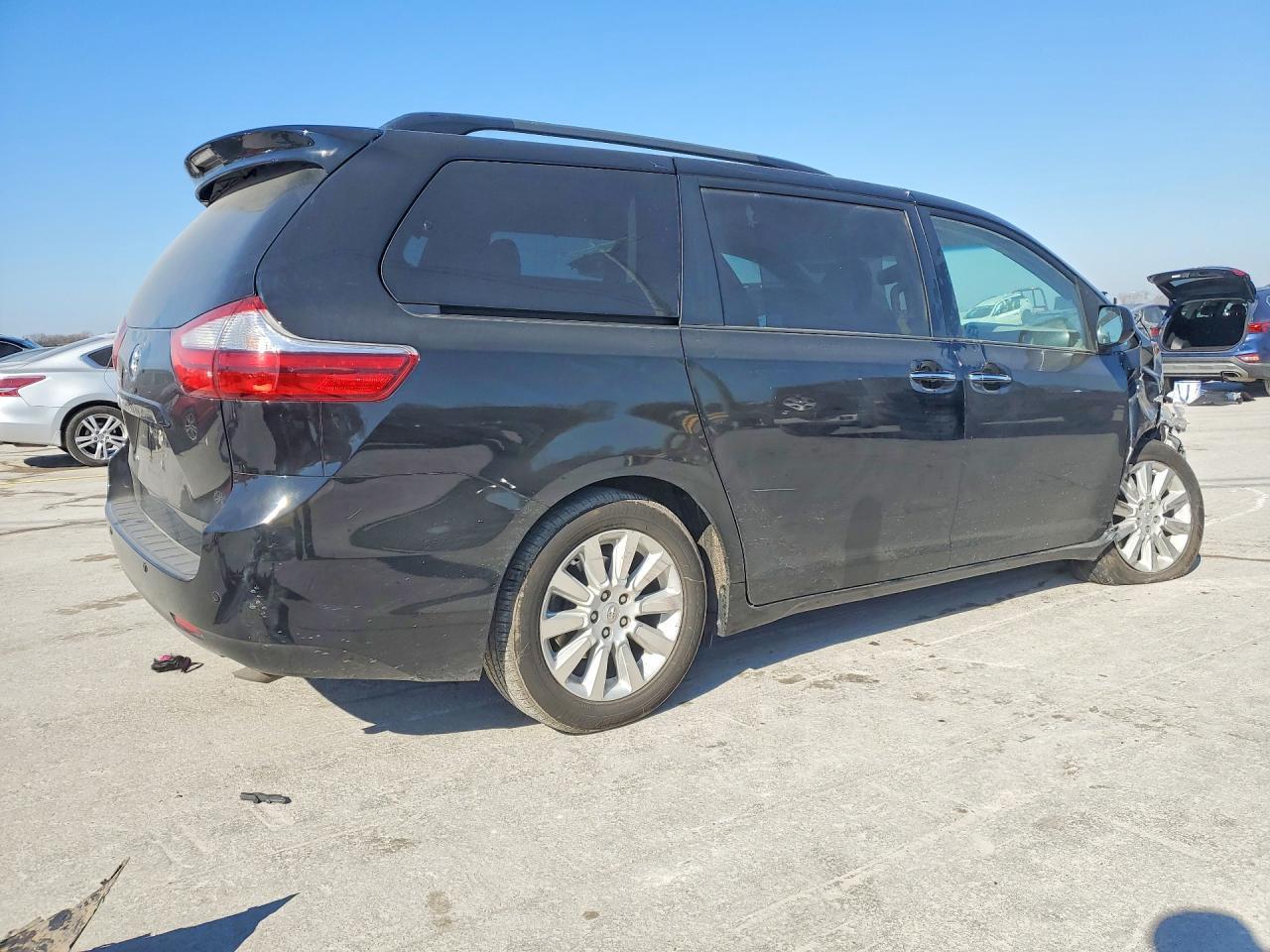 2015 TOYOTA SIENNA