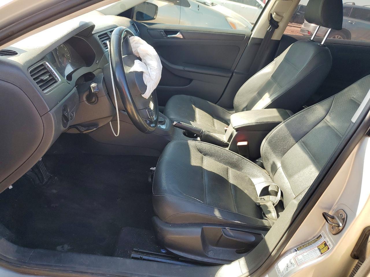 2011 VOLKSWAGEN JETTA