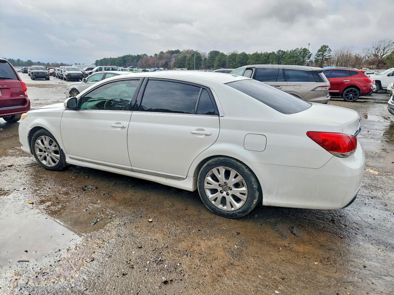 2011 TOYOTA Avalon