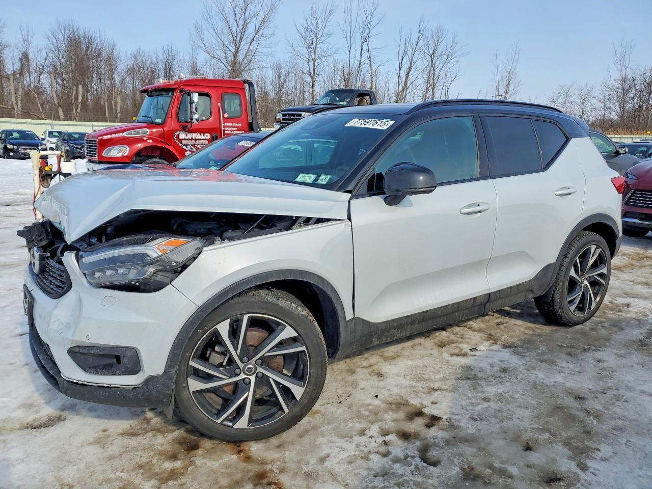 2020 VOLVO XC40