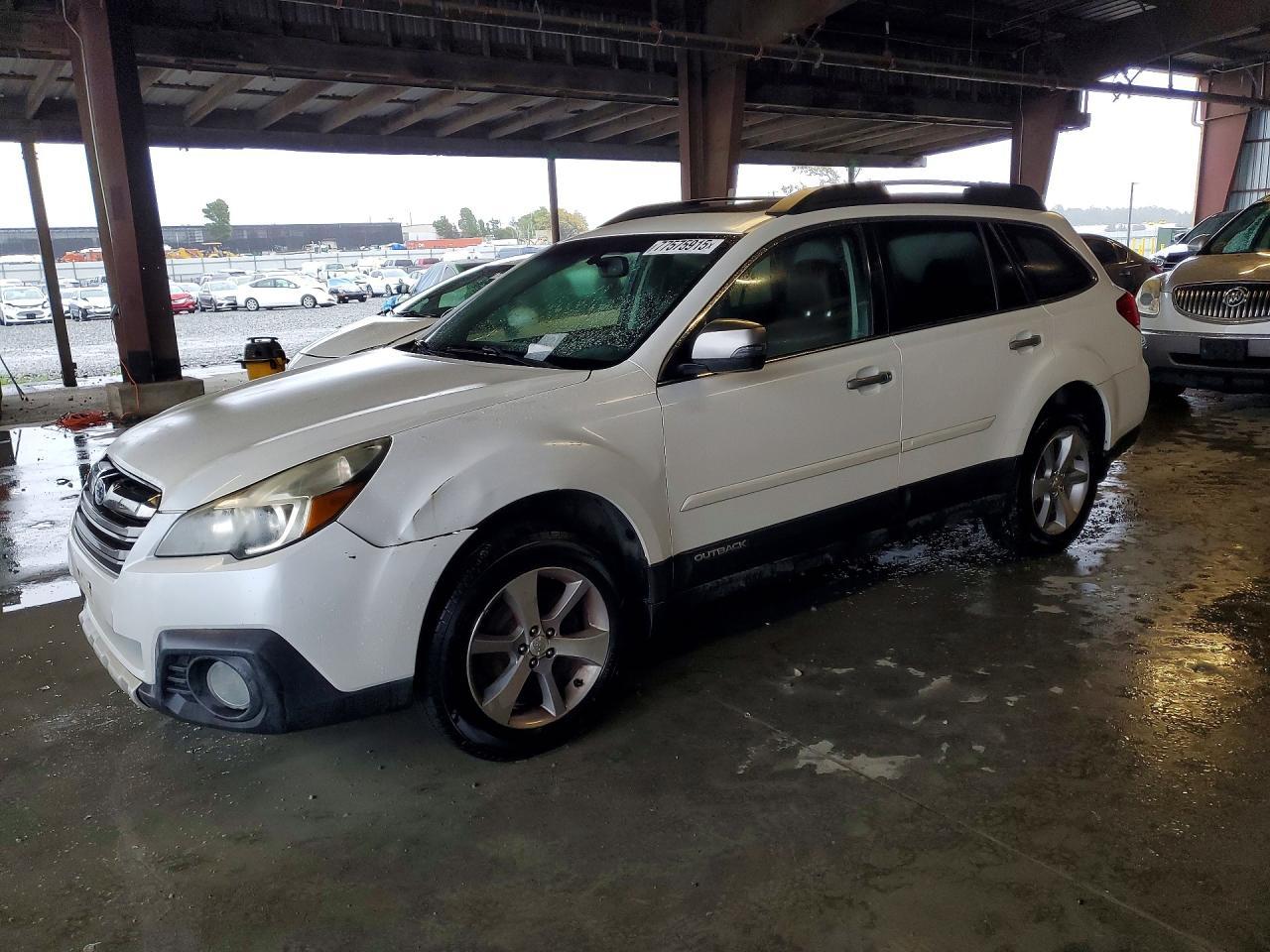 2013 SUBARU Outback