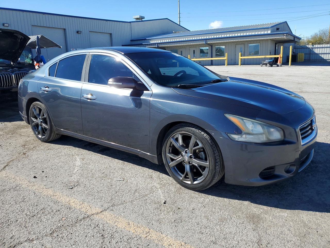 2013 NISSAN Maxima