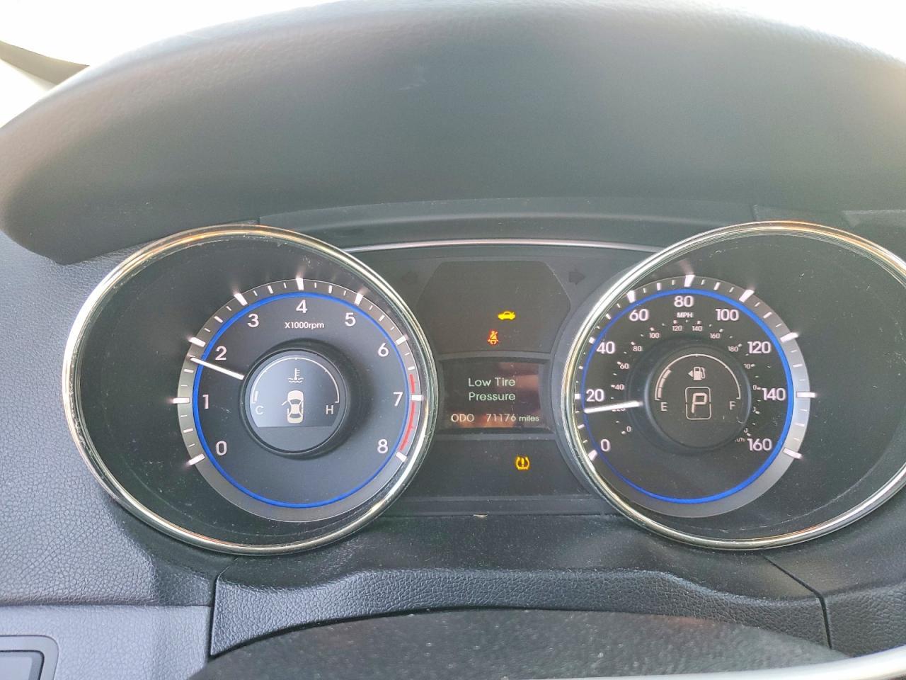 2011 HYUNDAI SONATA