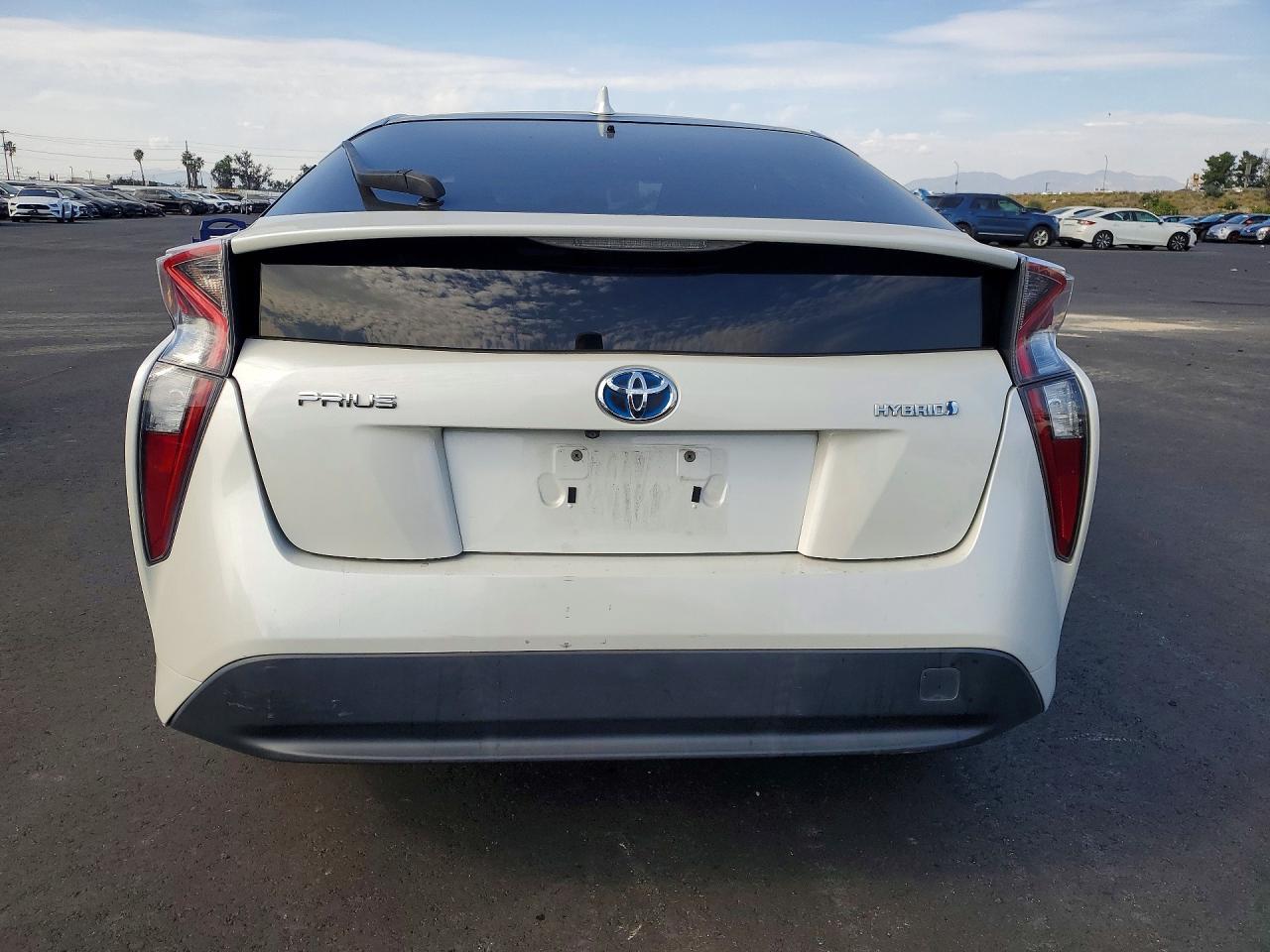 2016 TOYOTA PRIUS