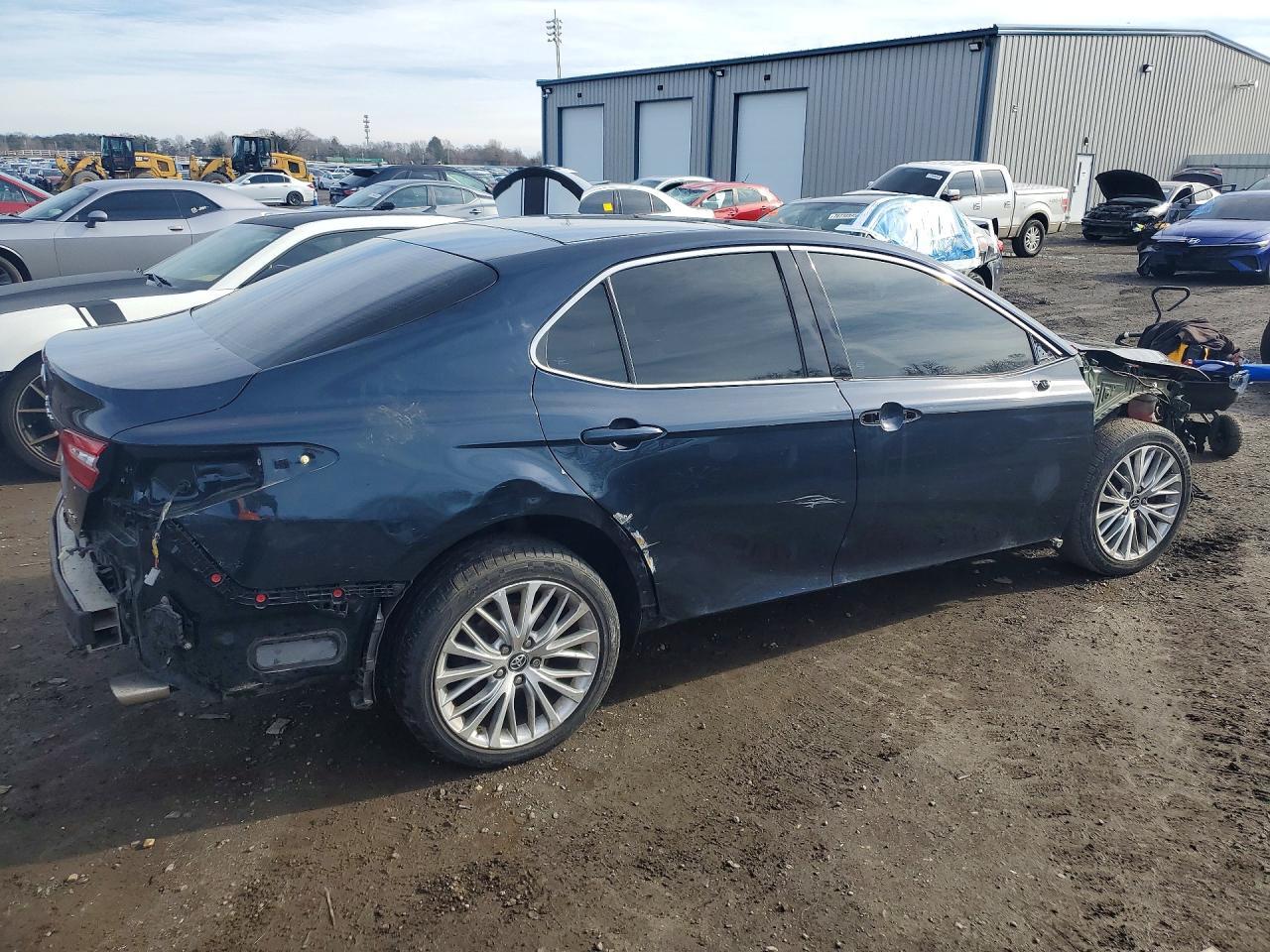 2018 TOYOTA CAMRY