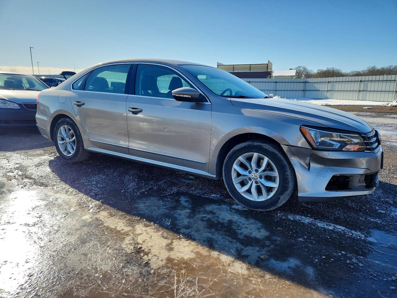 2016 VOLKSWAGEN Passat