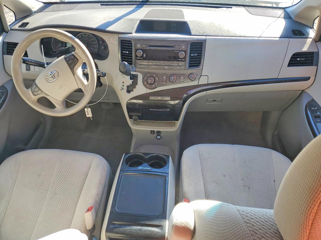 2012 TOYOTA SIENNA