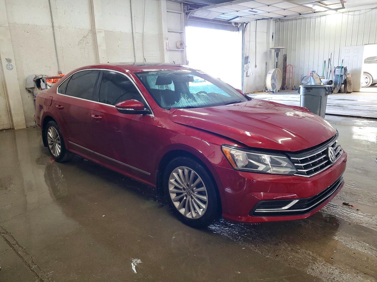 2016 VOLKSWAGEN Passat