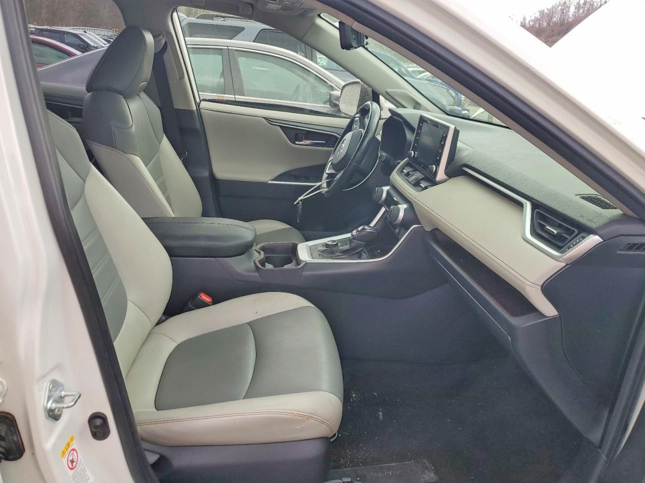 2019 TOYOTA RAV4