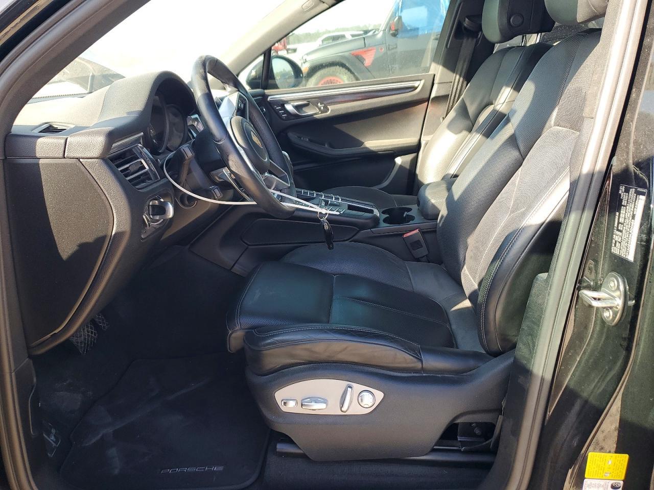 2021 PORSCHE Macan