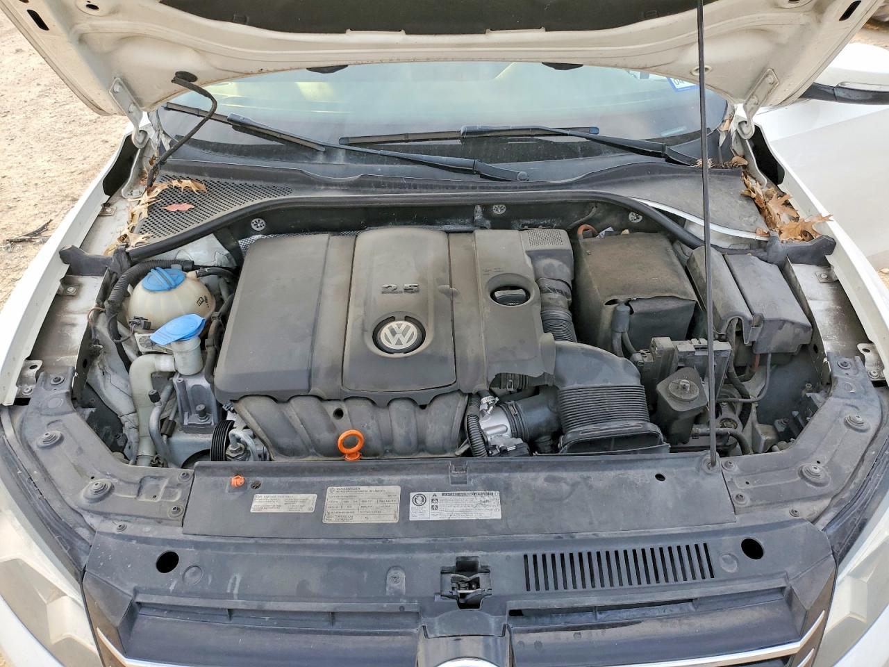 2012 VOLKSWAGEN Passat