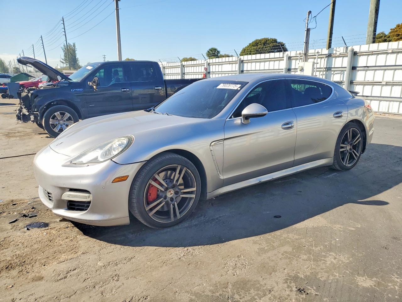 2011 PORSCHE Panamera