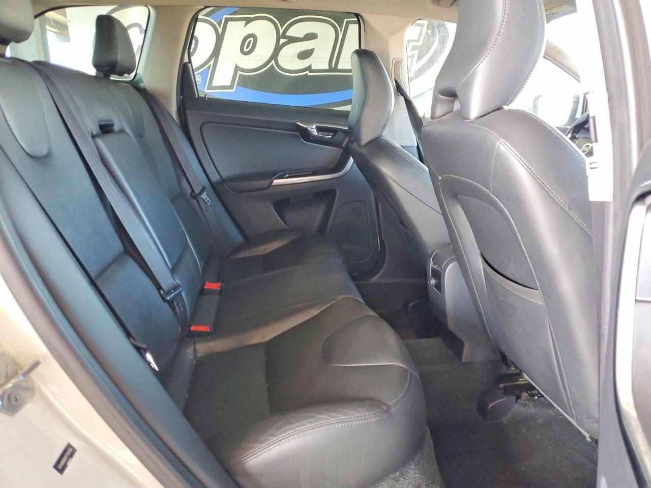 2015 VOLVO XC60