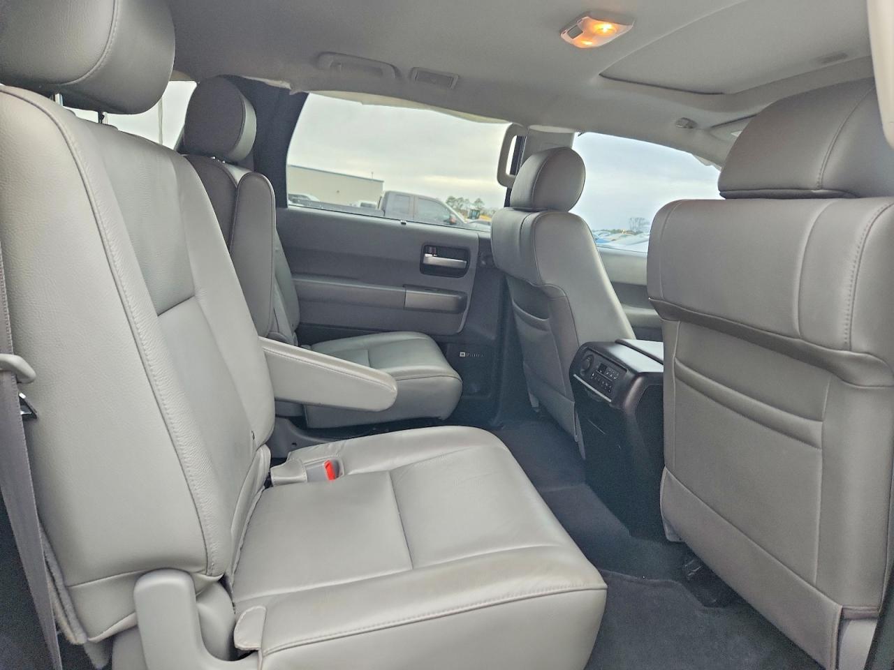 2016 TOYOTA Sequoia