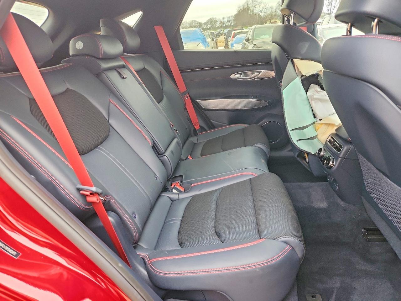 2025 GENESIS GV70