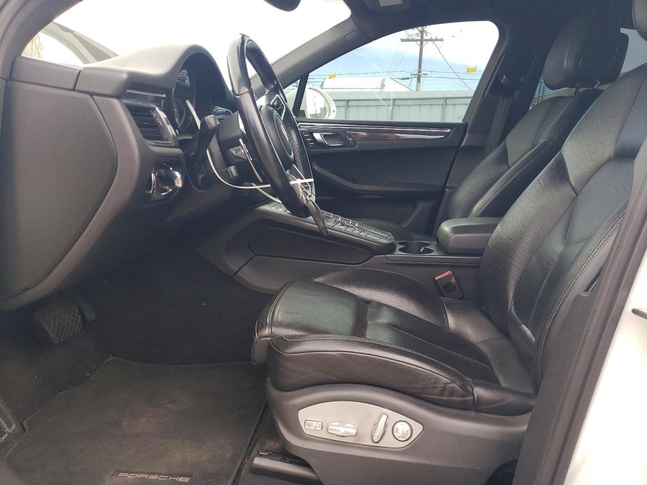 2015 PORSCHE Macan