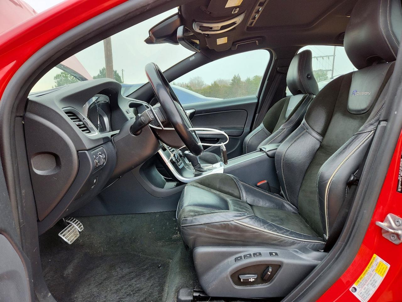 2015 VOLVO S60