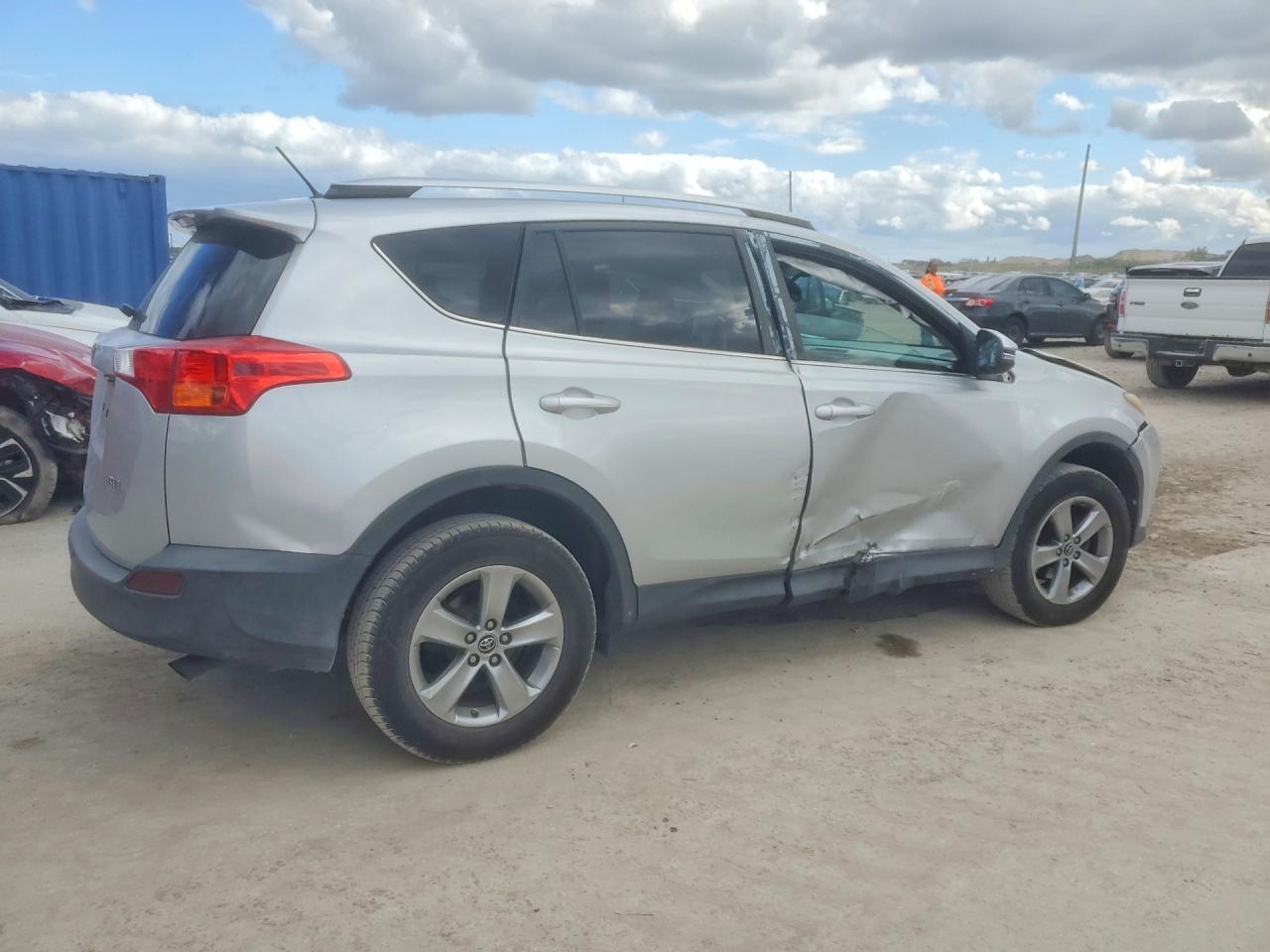 2015 TOYOTA RAV4