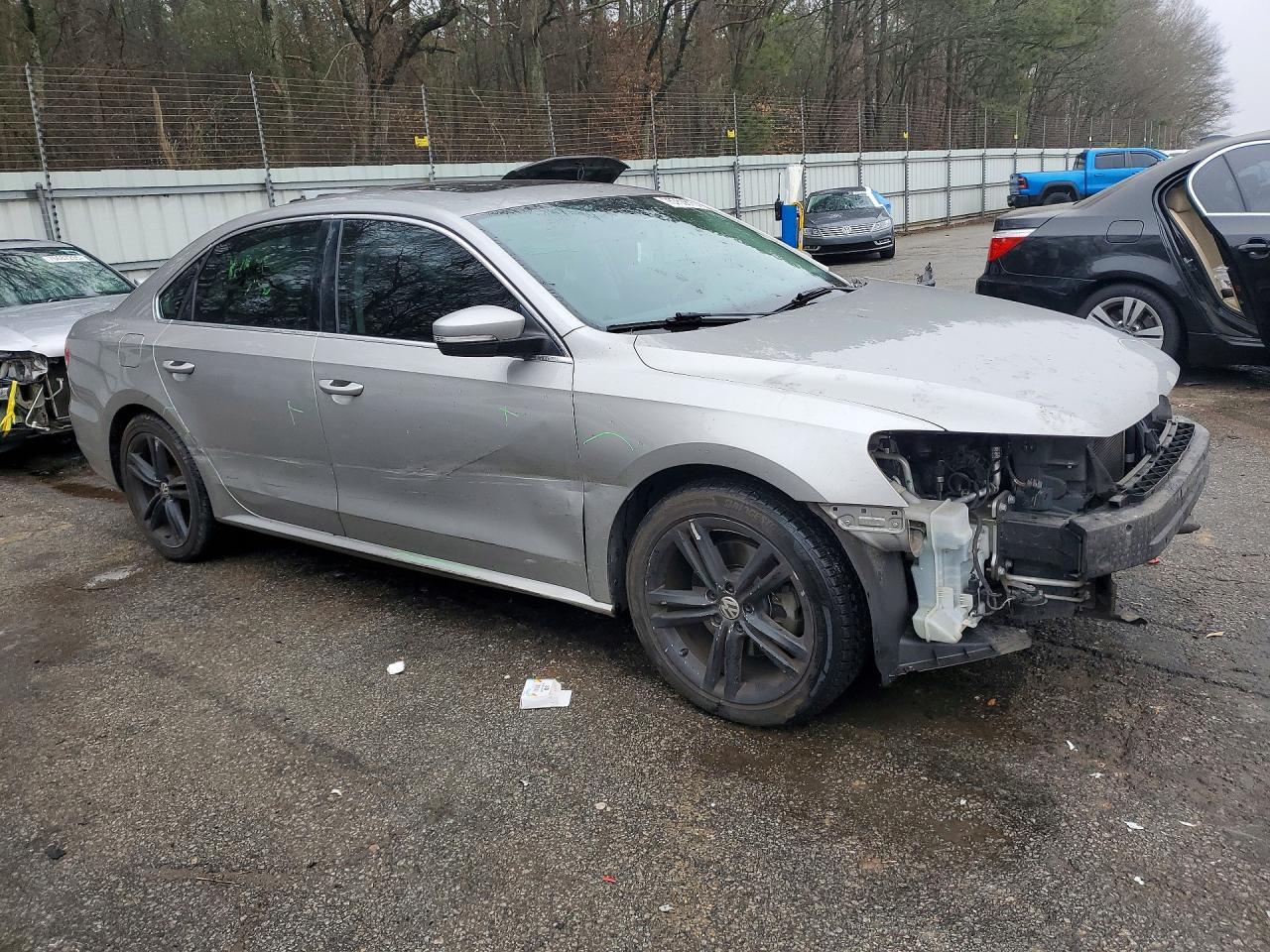 2014 VOLKSWAGEN Passat