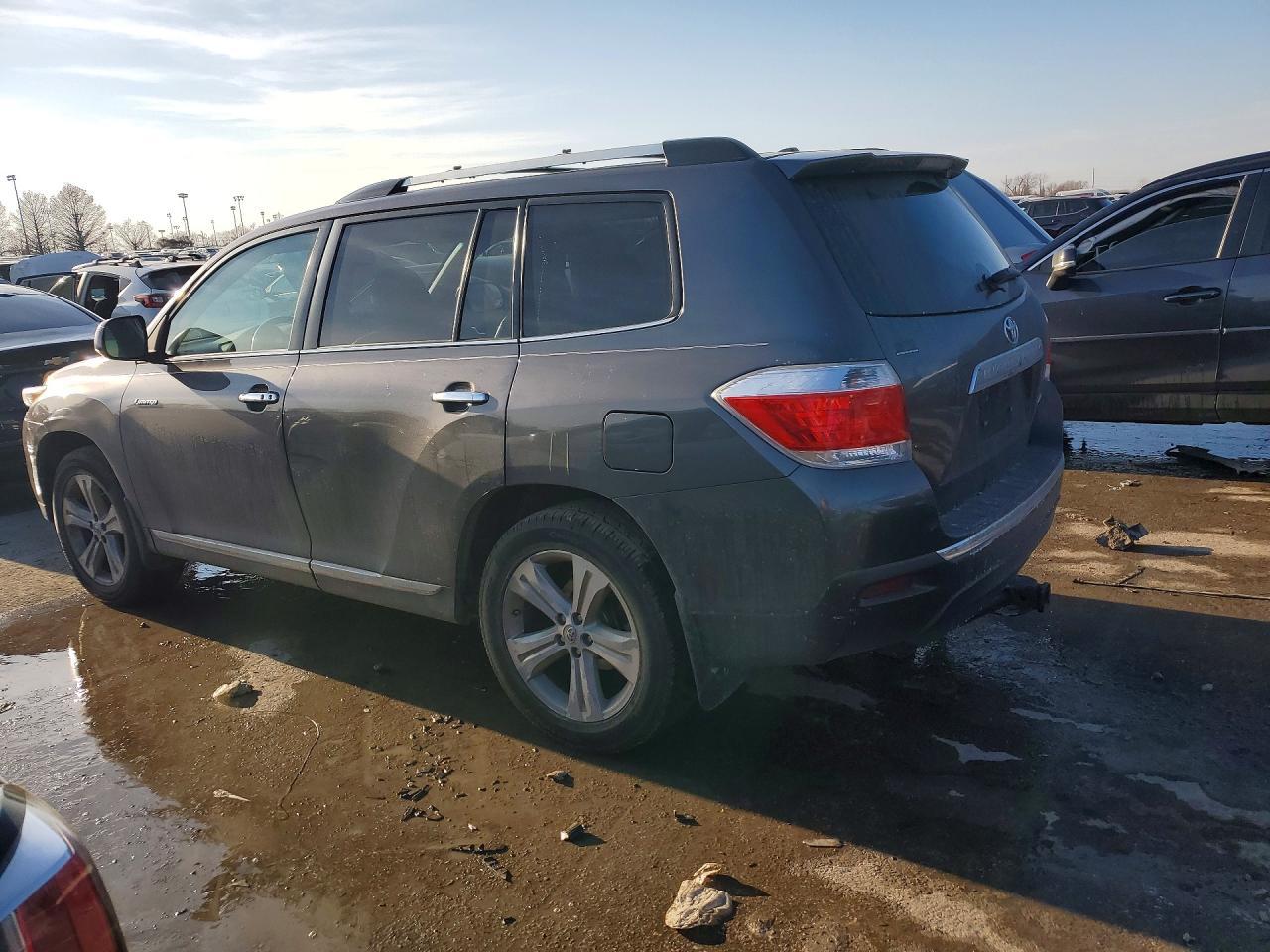 2013 TOYOTA HIGHLANDER