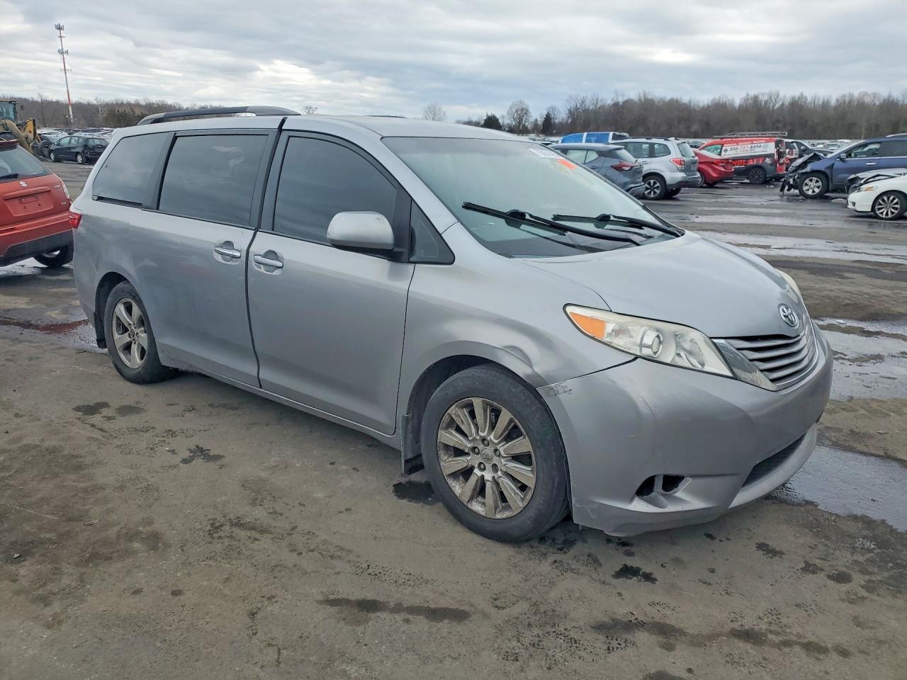 2015 TOYOTA SIENNA