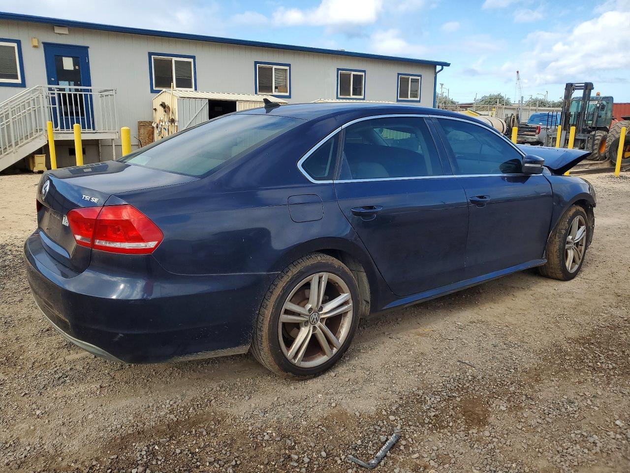 2014 VOLKSWAGEN Passat