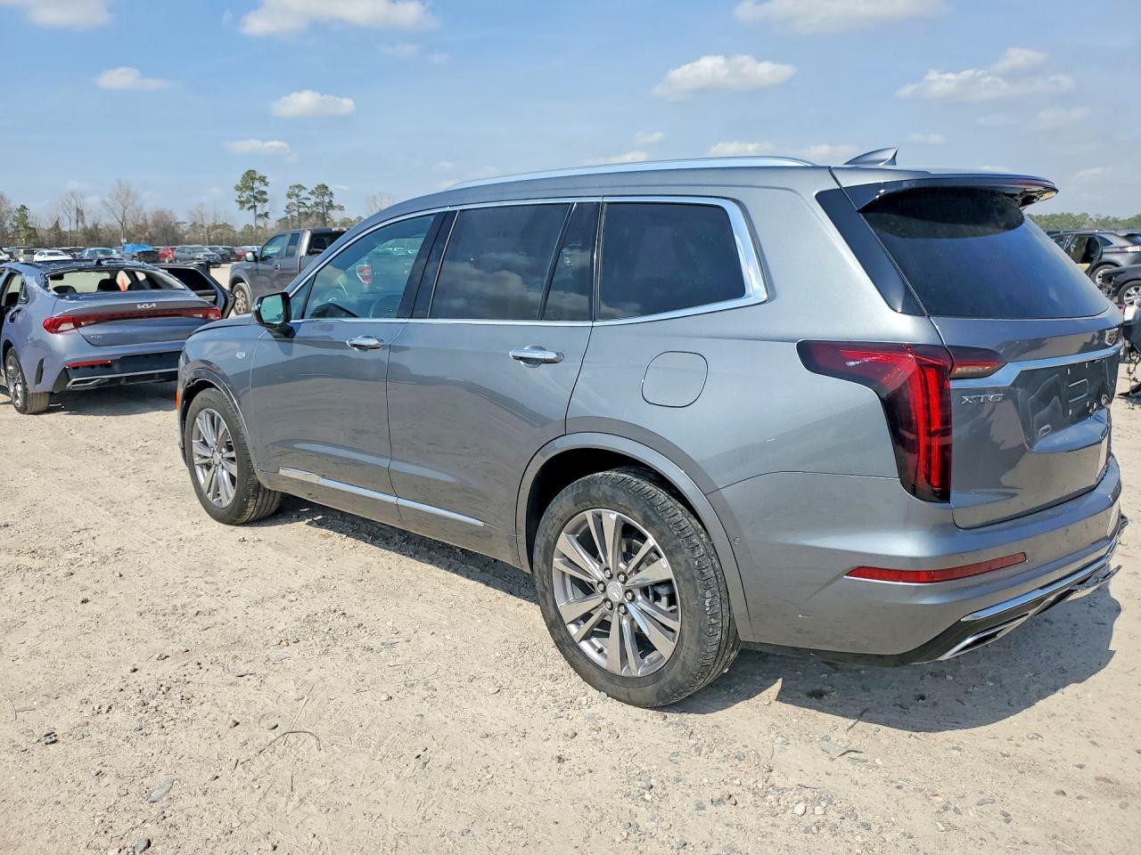 2022 CADILLAC XT6