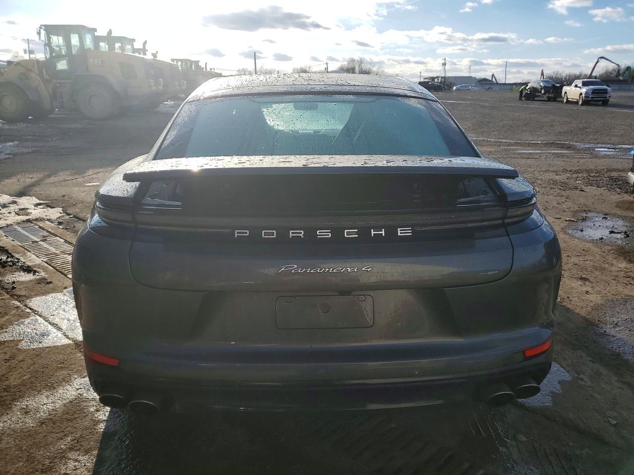 2024 PORSCHE Panamera