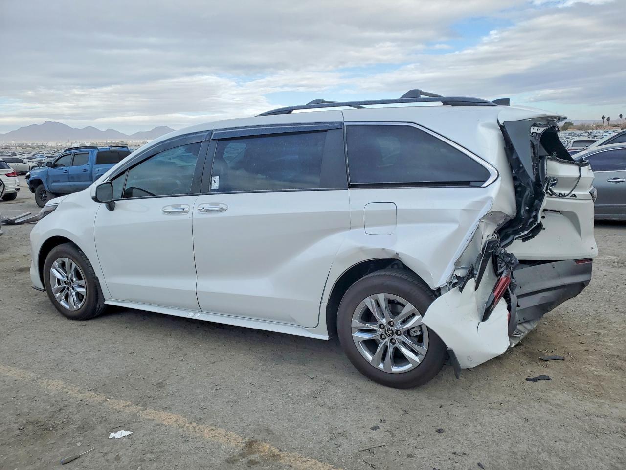 2025 TOYOTA SIENNA