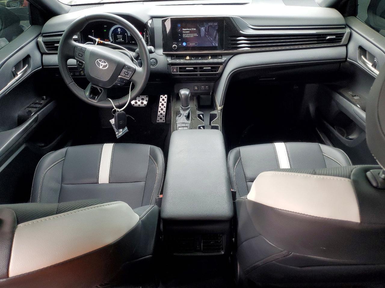 2025 TOYOTA CAMRY