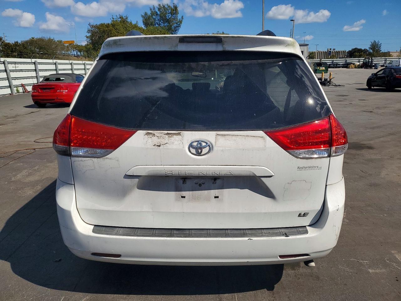 2014 TOYOTA SIENNA