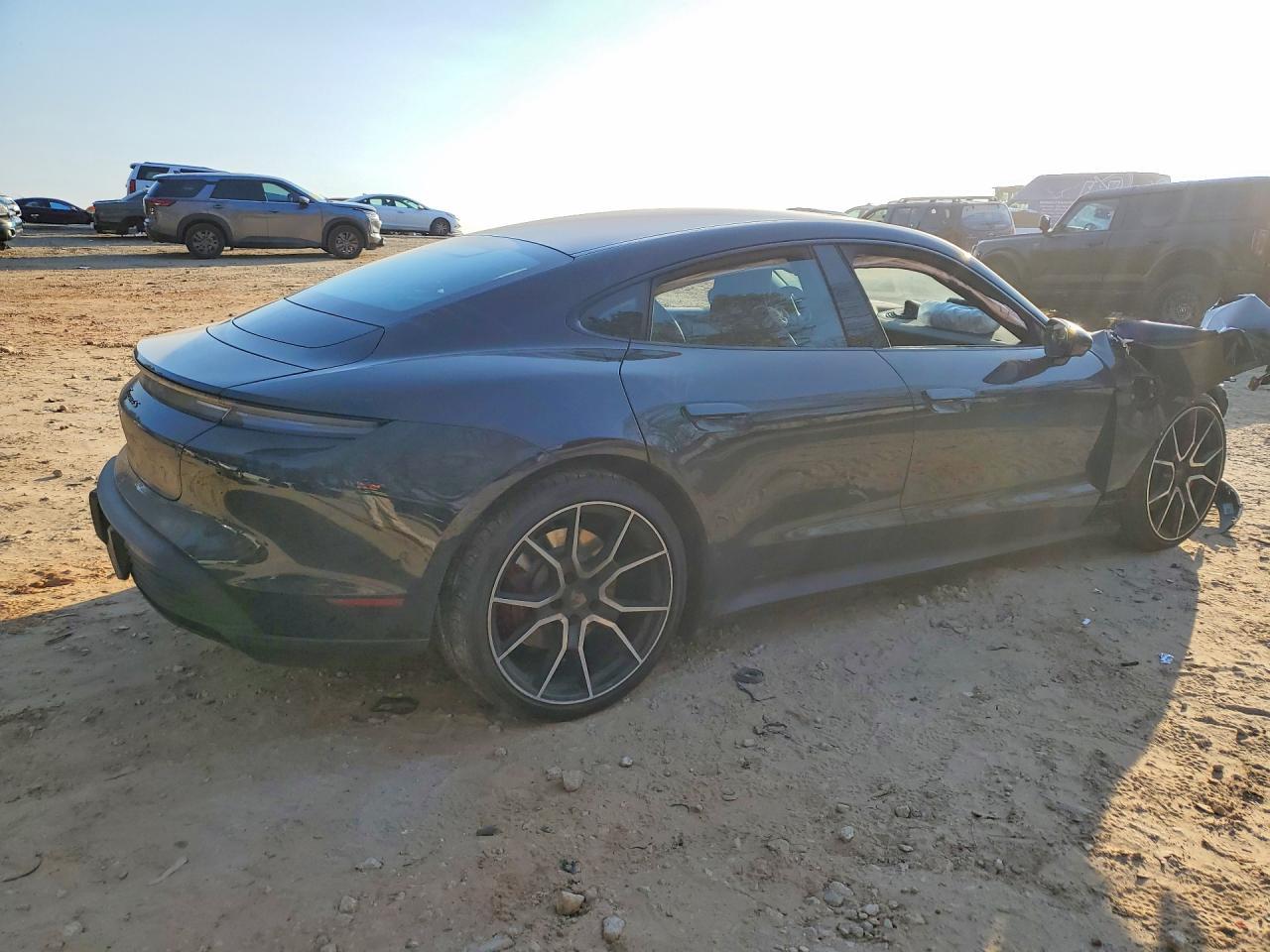 2025 PORSCHE Taycan