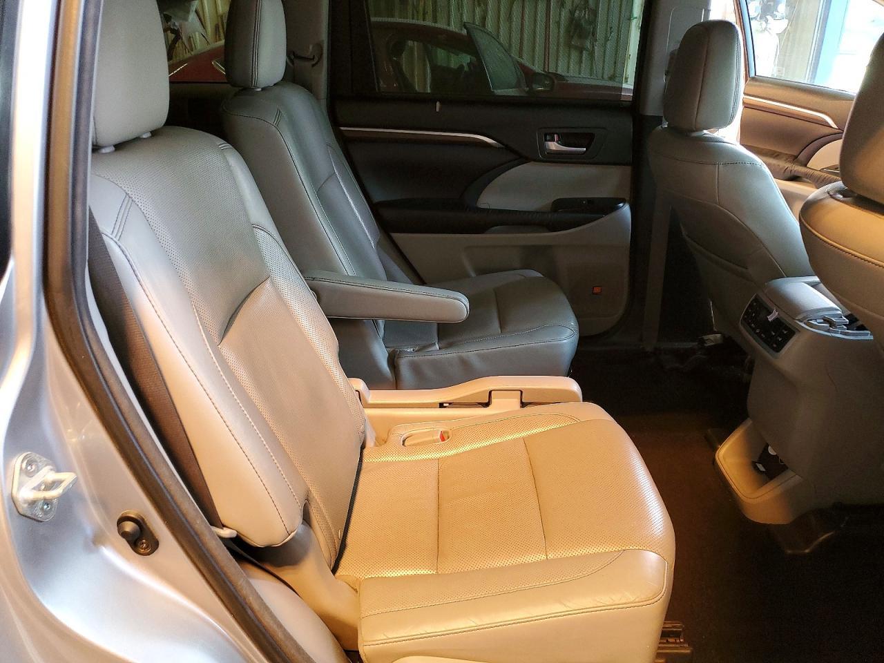 2016 TOYOTA HIGHLANDER