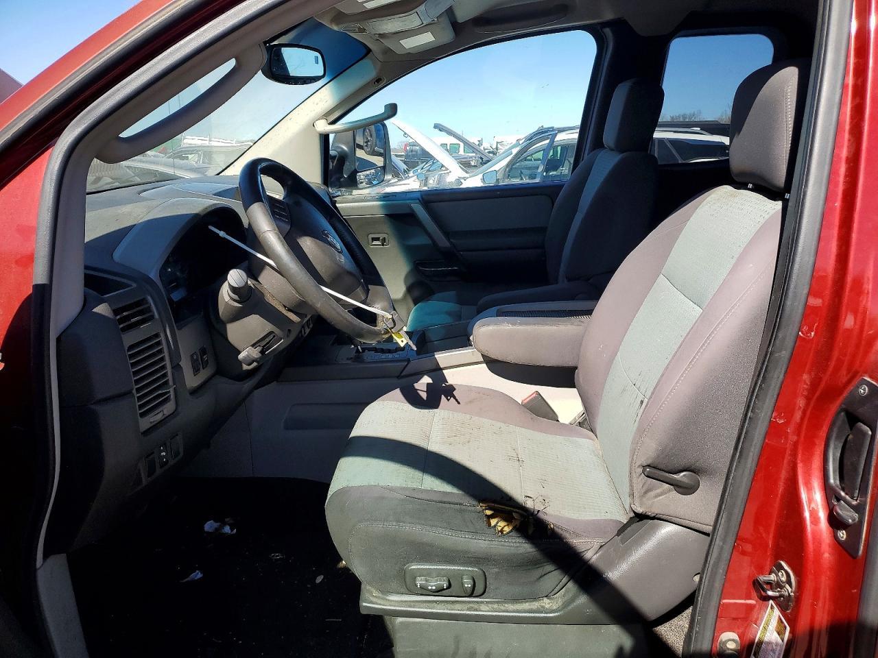 2004 NISSAN Titan