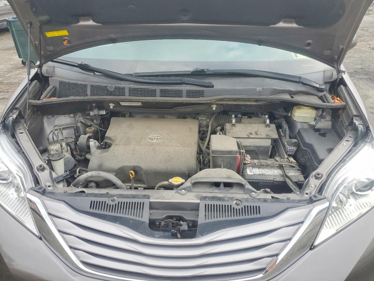 2016 TOYOTA SIENNA