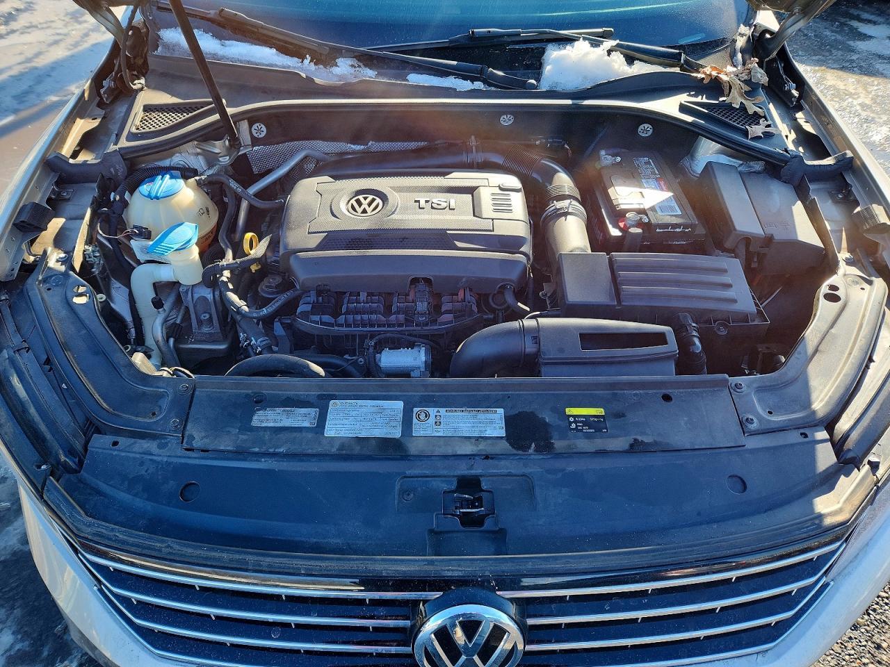 2016 VOLKSWAGEN Passat