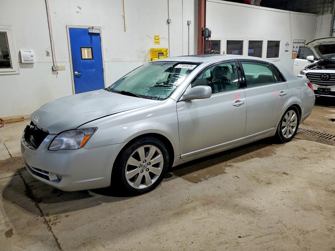 2005 TOYOTA Avalon