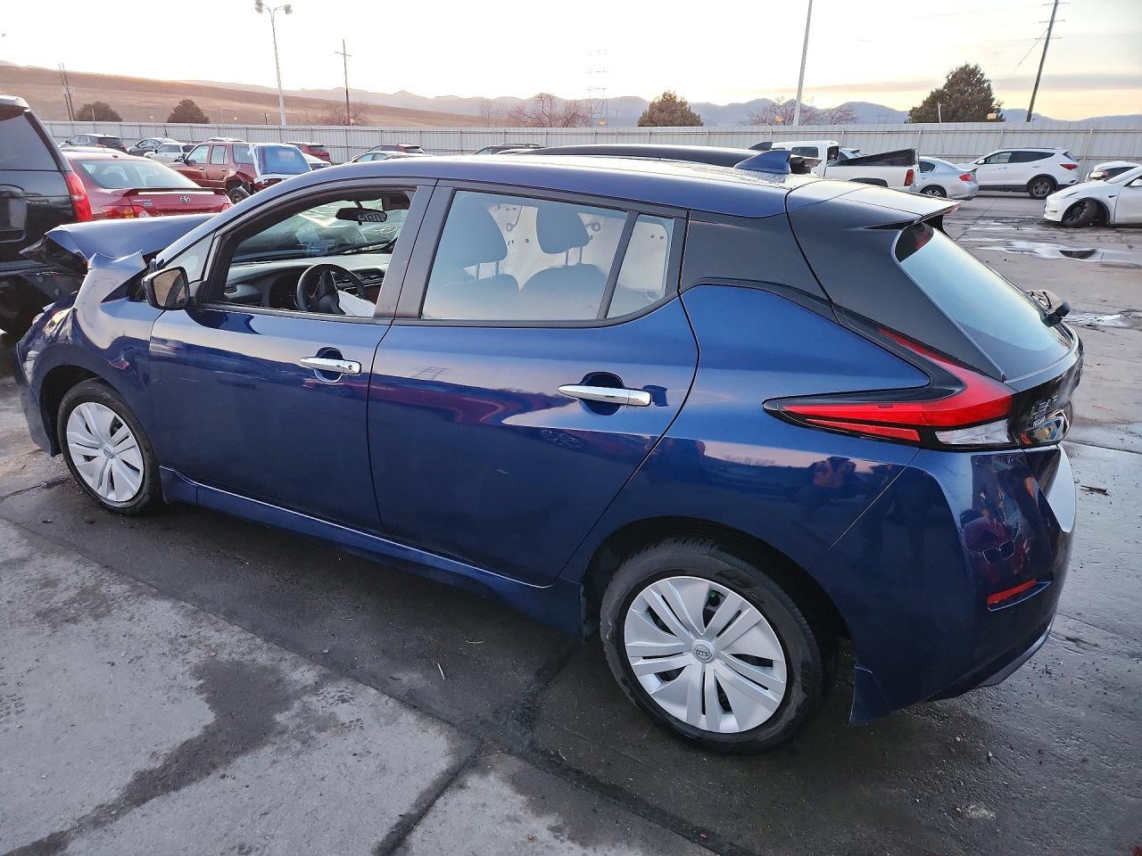 2025 NISSAN LEAF