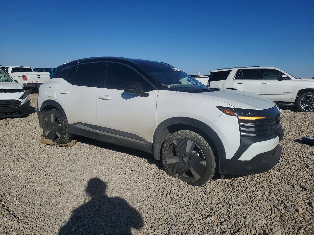 2025 NISSAN KICKS