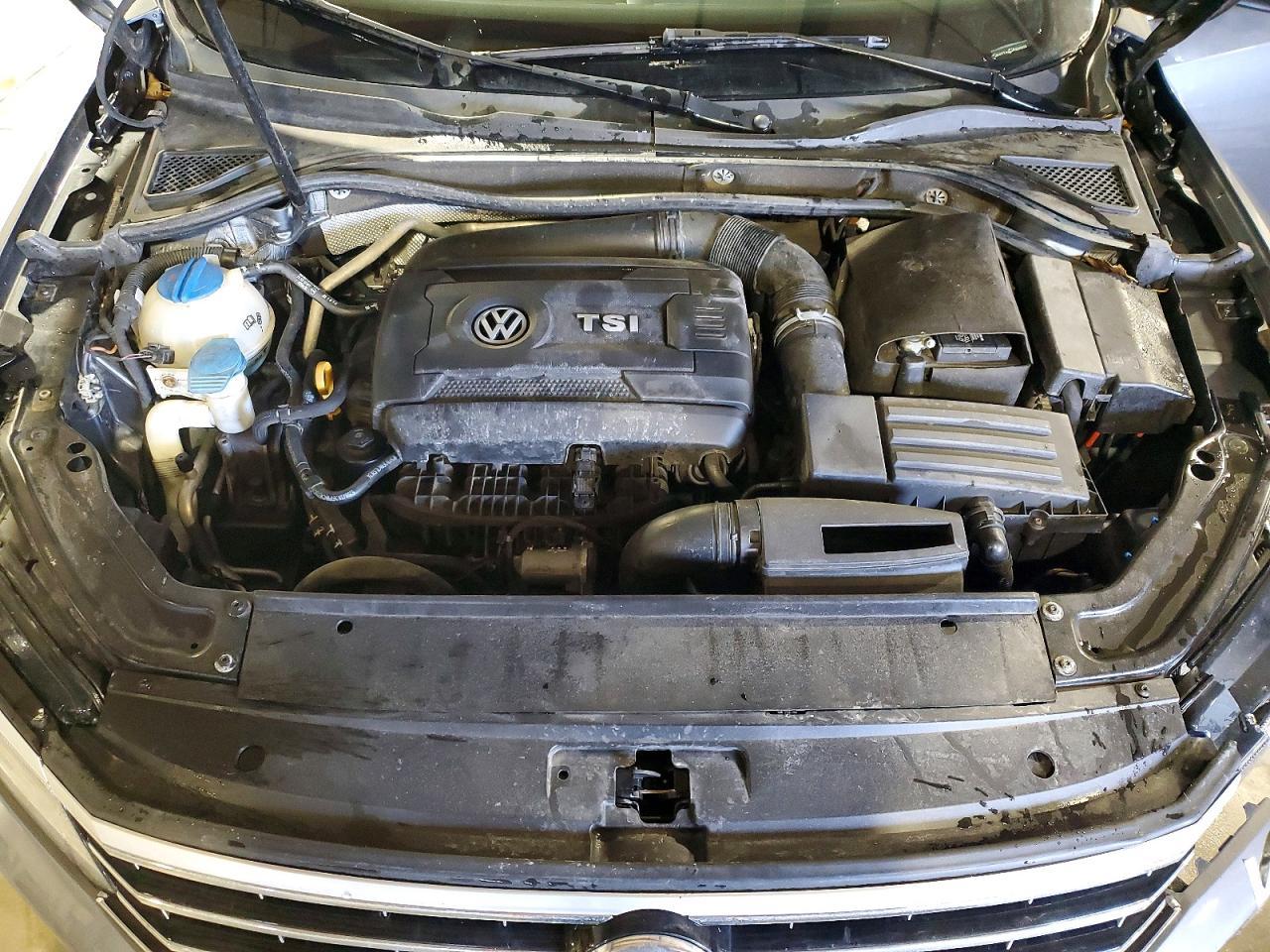 2017 VOLKSWAGEN Passat