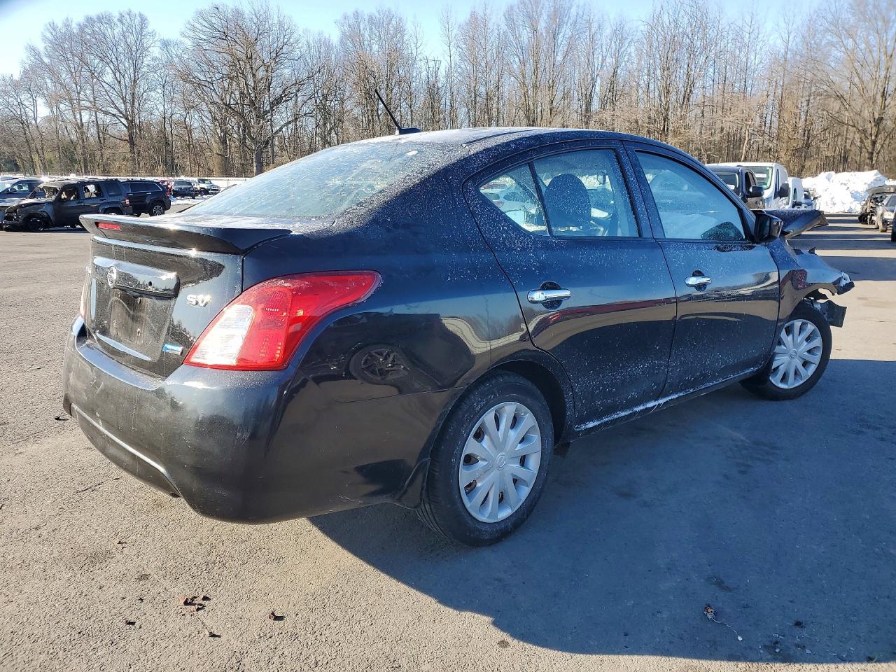 2015 NISSAN VERSA