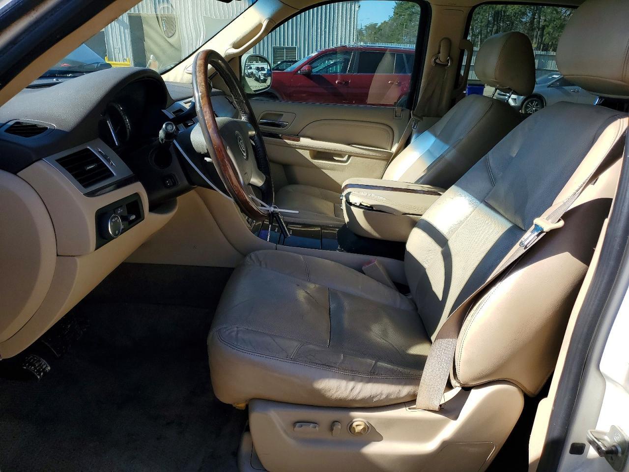 2010 CADILLAC ESCALADE
