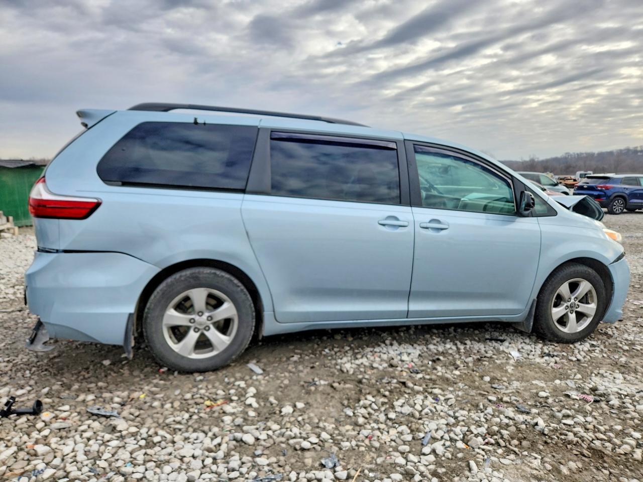 2016 TOYOTA SIENNA