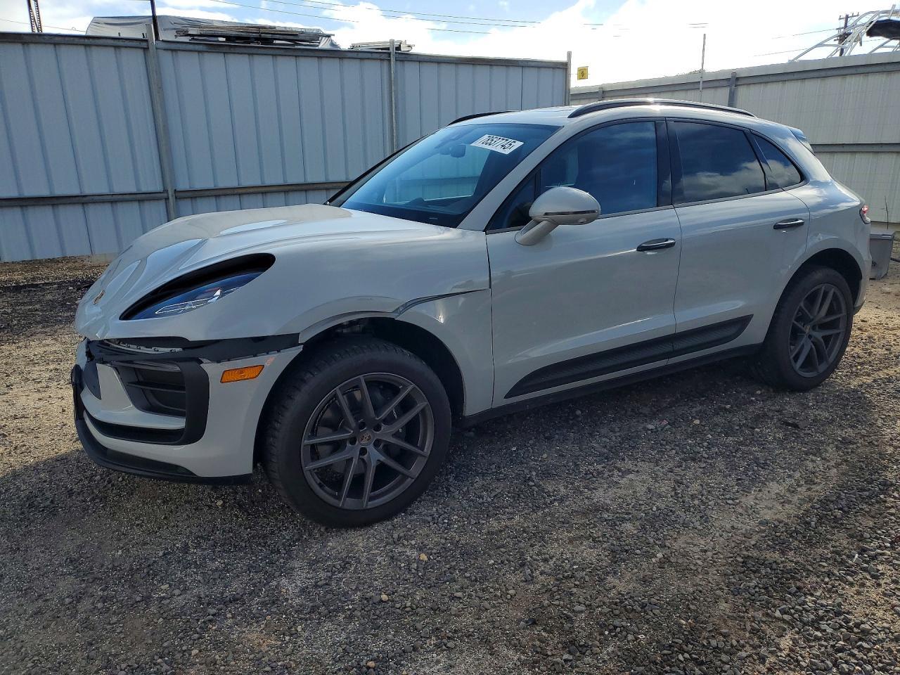 2026 PORSCHE Macan